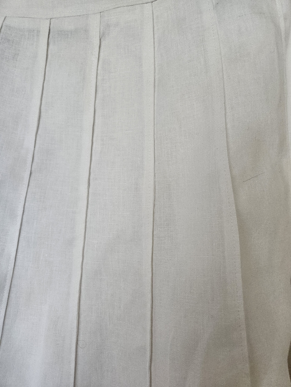 Classic White Midi Linen Pleated Skirt